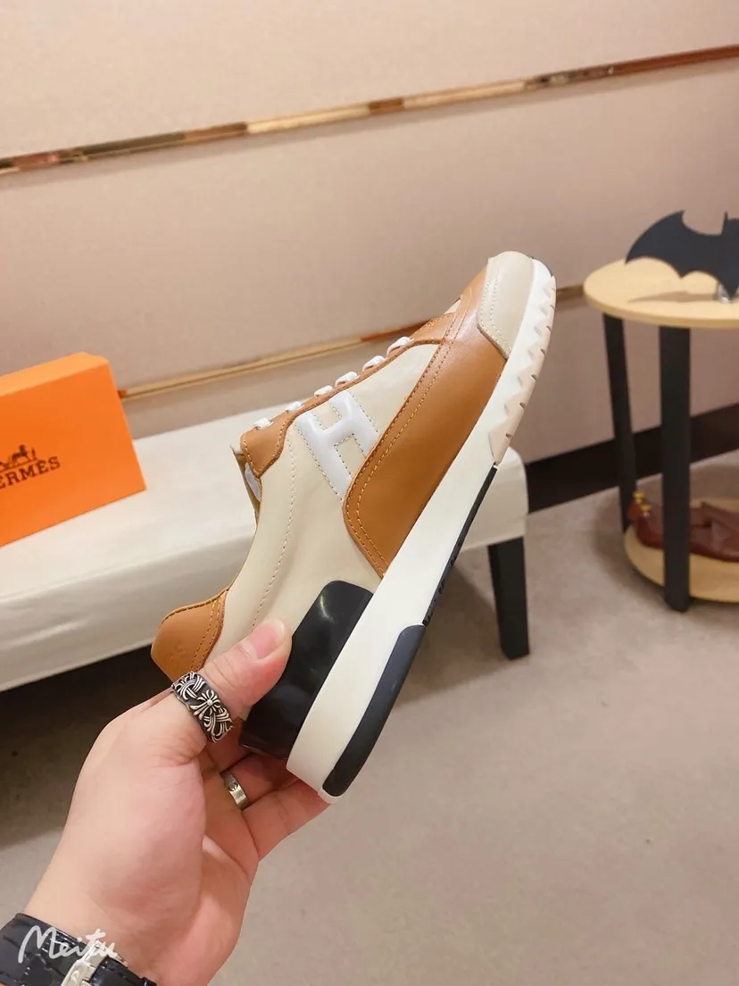 Ex-factory price: 500💰《HERMES》【Classic original single version】Hermès; top 🔝purchasing agent🔍🔍men's latest 🇺🇸sold simultaneously, original imported from Italy ▲▲first-layer cowhide ▲▲ (high-end, nobility and class) ) Exquisite workmanship (Italian 🇮🇹 imported water-dyed 🐂 cowhide lining) sole: original sole provided by the original factory, ⚠️exclusive double-layer activity·TPR·rubber·combined molded outsole; super comfortable·wear-resistant·non-slip·environmental protection The real thing is more beautiful when photographed in kind (high quality, following orders), you can come in and out at will * Number of yards: 38·39·40·41·42·43·44# (can be customized 45.)